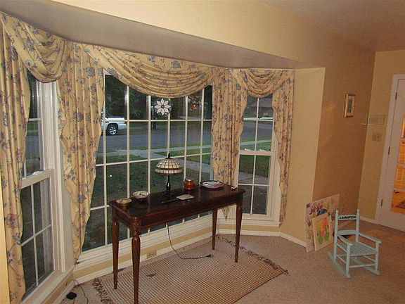 4th image of 2601 W Berkshire Dr