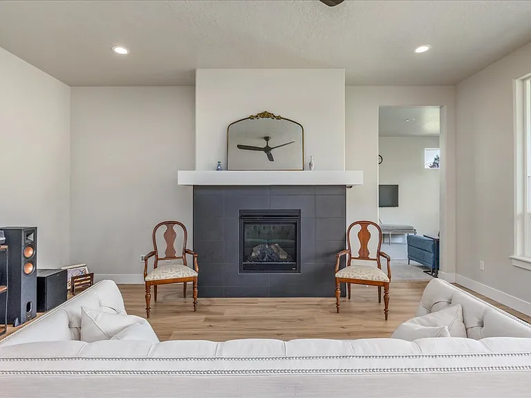 5562 S Zaivcla Ave — Photo 4