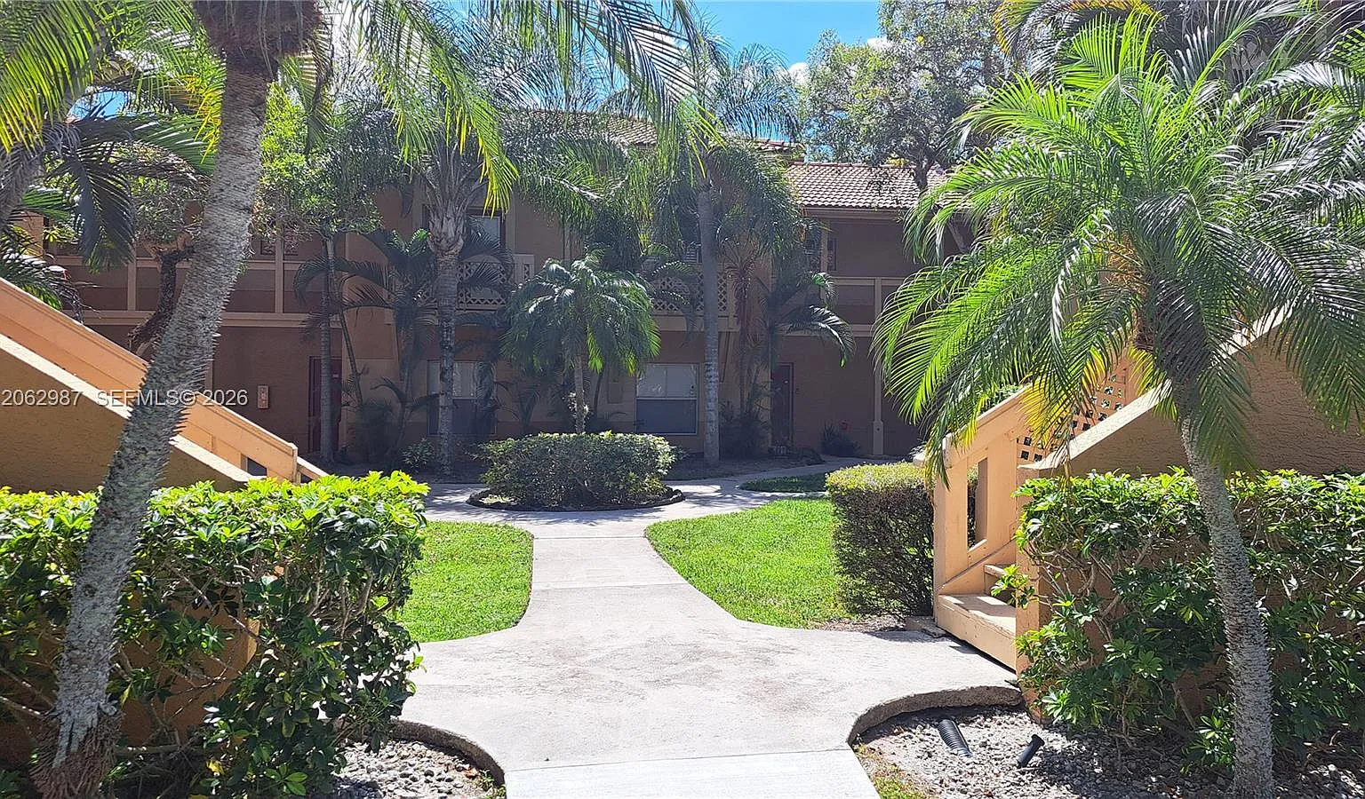 Palm Lake Condo — Photo 3
