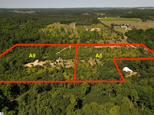A9 E Kasson Rd #A9, Maple City, MI 49664
