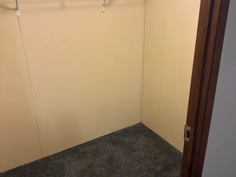 533 Houston St E — Photo 3