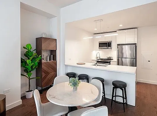 Rented by Lalezarian Properties | media 9