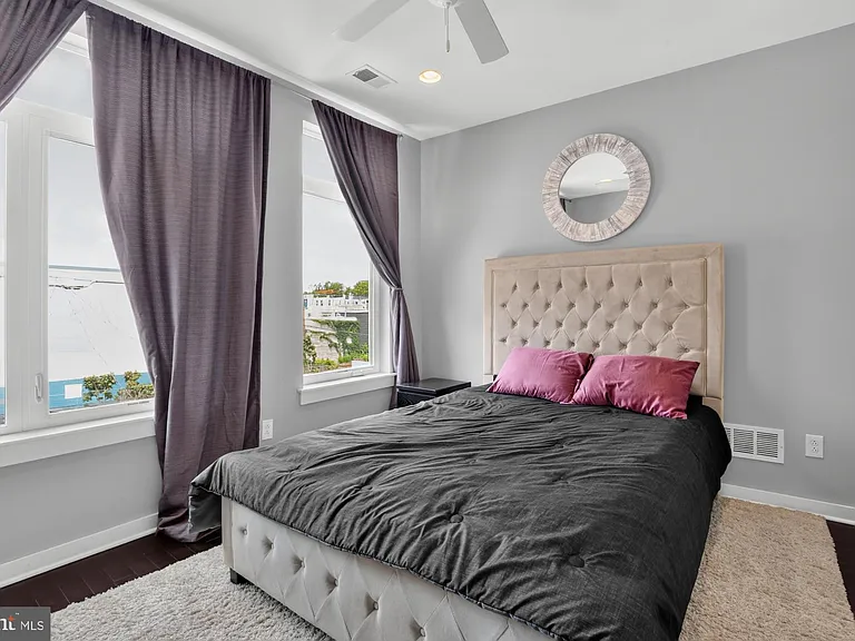 2441 Coral St — Photo 36