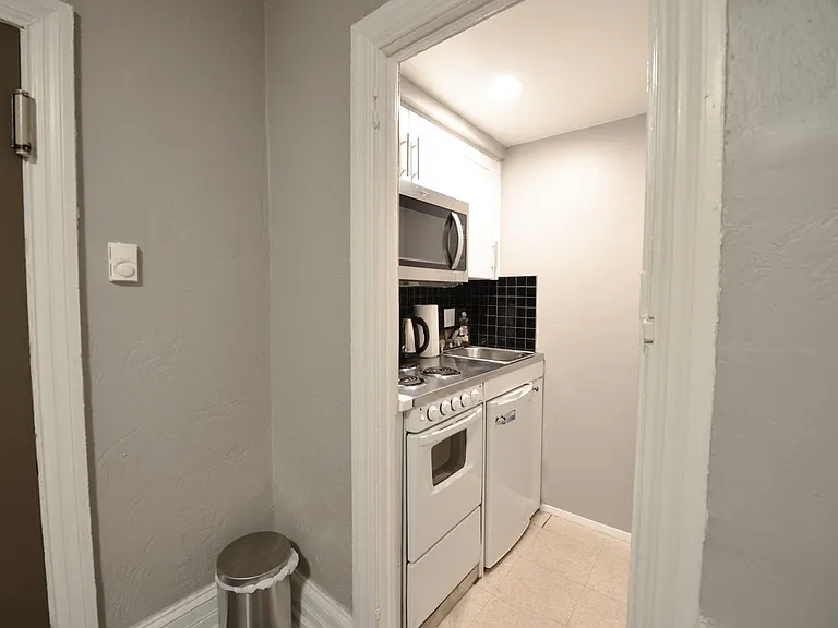 302 S 12th St #303 — Photo 6