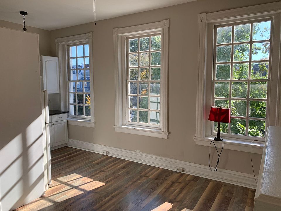 2nd image of 2504 Floyd Ave APT 3
