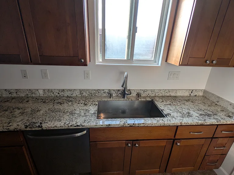 1221 Fordham Ave — Photo 26