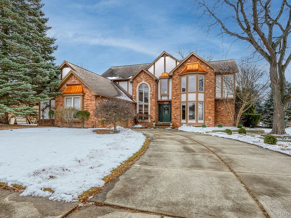 1st image of 39810 Wilmette Dr