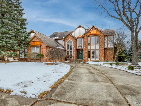 39810 Wilmette Dr, Sterling Heights, MI 48313