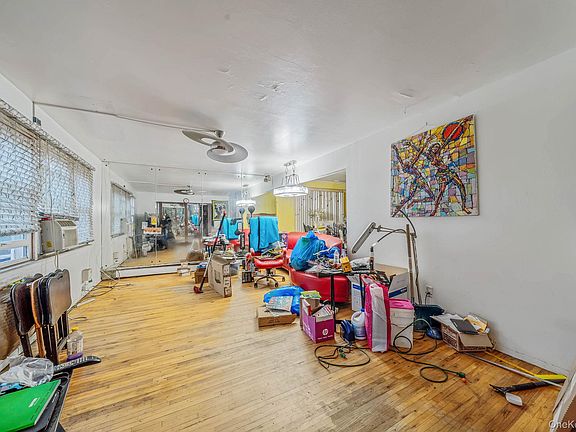 4th image of 919 E 99th Street