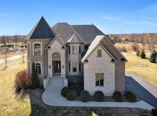 40W655 Quiet Trl, Elgin, IL 60124