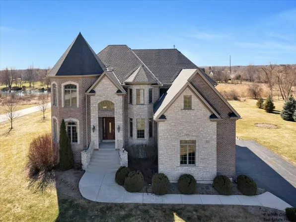 40W655 Quiet Trl, Elgin, IL 60124