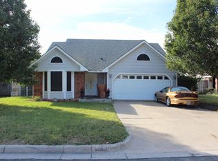 418 Benjamin Ln, Arlington, TX 76002