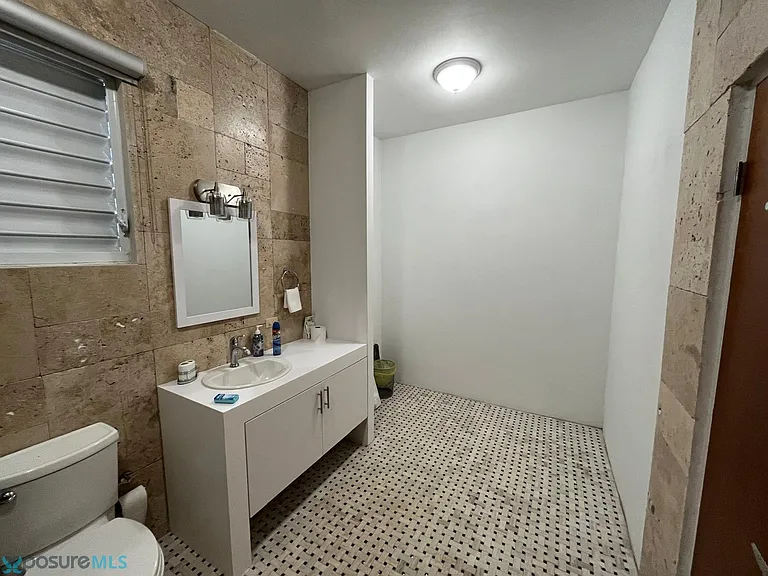 107 Lighthouse — Photo 11