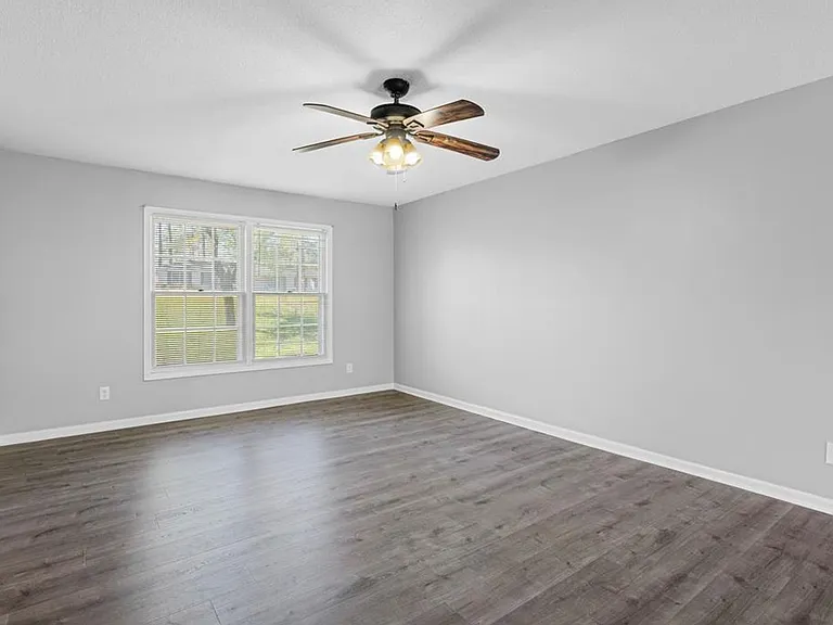 2205 Gornto Rd — Photo 6