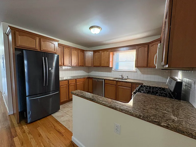 37 Reservoir Ave — Photo 5