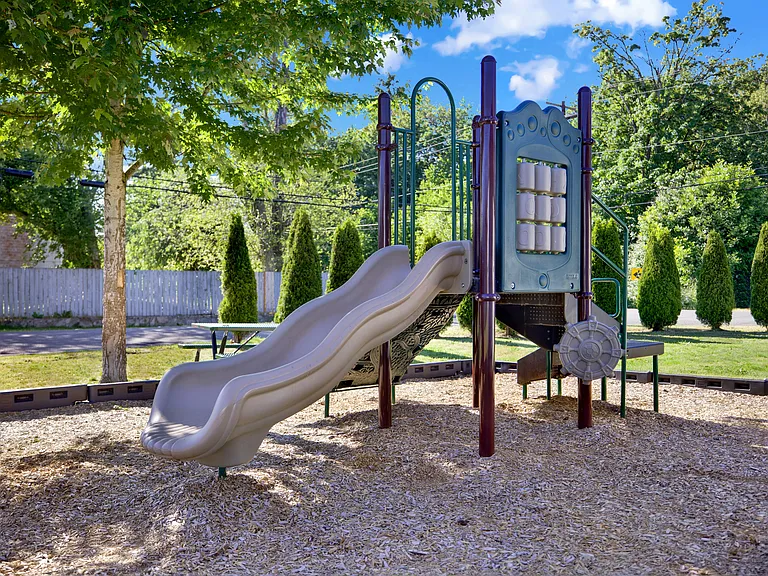 Kentwood Apartments — Photo 8