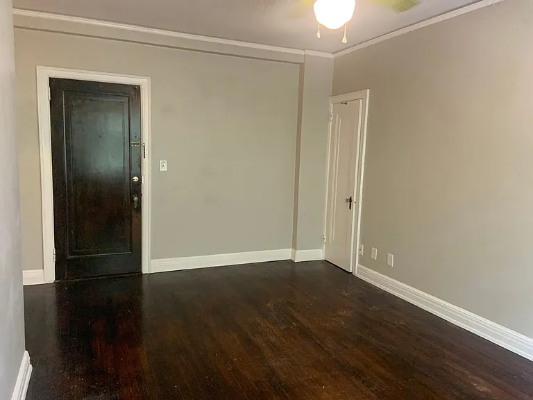 Winburn Court Apartments — Photo 3