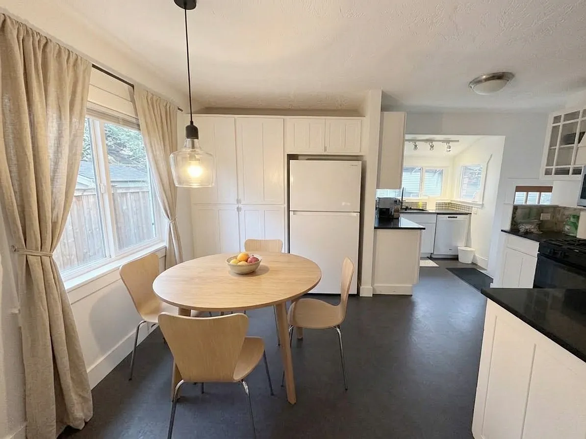 3 bed, 1428 sqft, $3,300 — Photo 3
