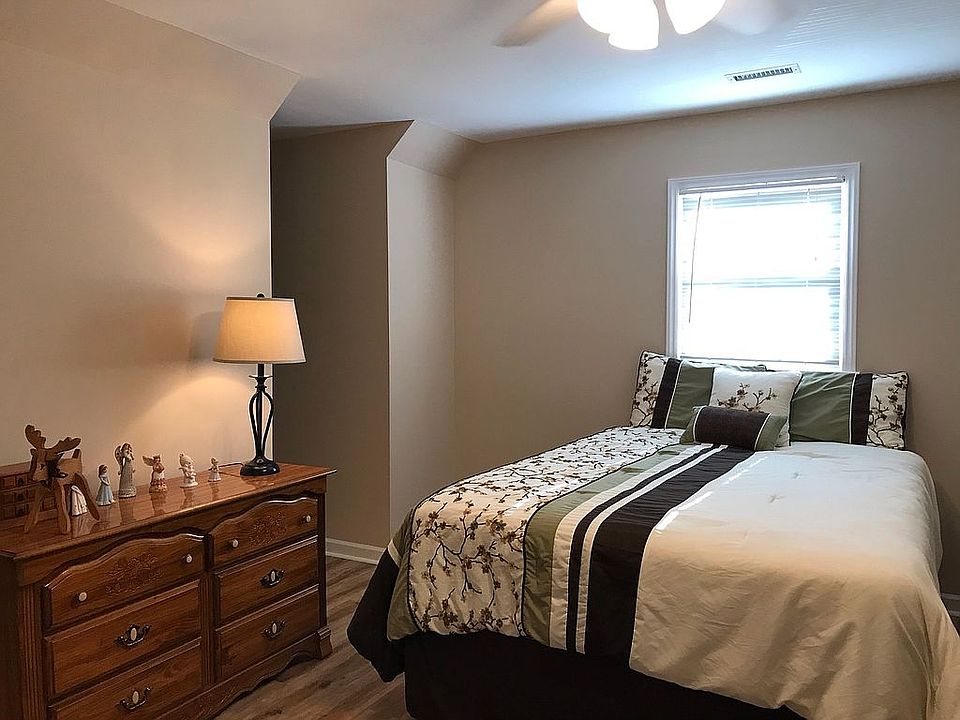 Guest bedroom 