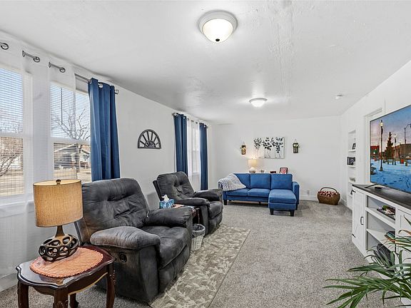 2nd image of 500 4th Ave