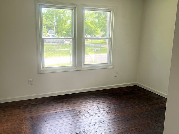 3rd image of 108 N Mitchell Ave