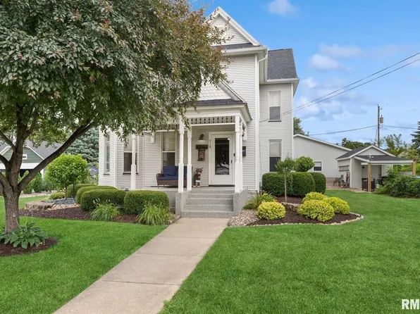 518 12th St, De Witt, IA 52742