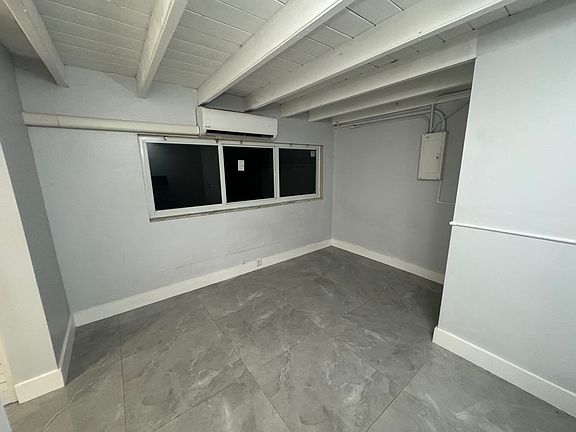 3rd image of 1570 NE 129th St #1