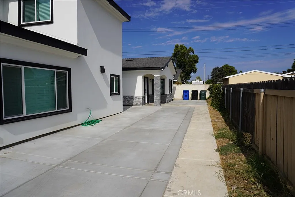 2 bed, 1050 sqft, $3,950 — Photo 3