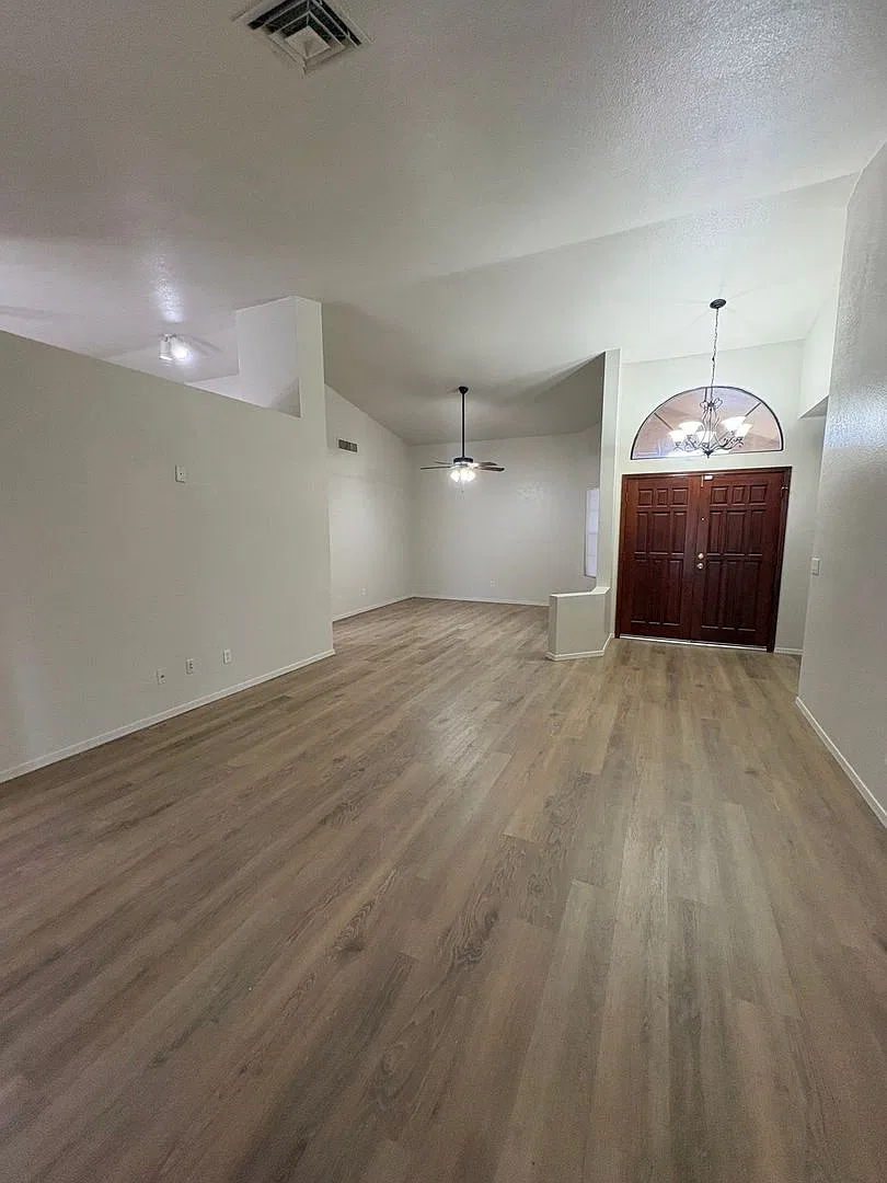 Available Now Fantastic Location - Bayview Subdivision — Photo 3