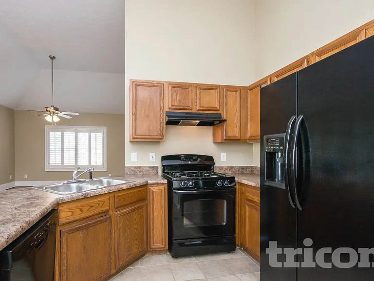 160 Eagle Glen Dr — Photo 6