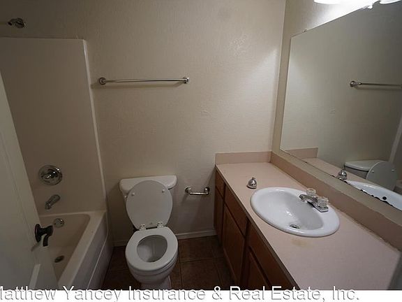 4th image of 2206 Meadowlark Ln