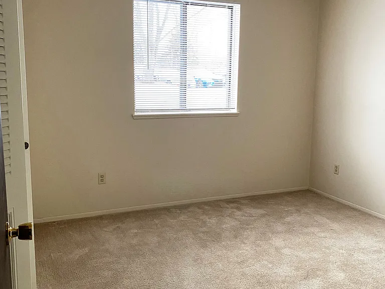 West Wind Apartments — Photo 68