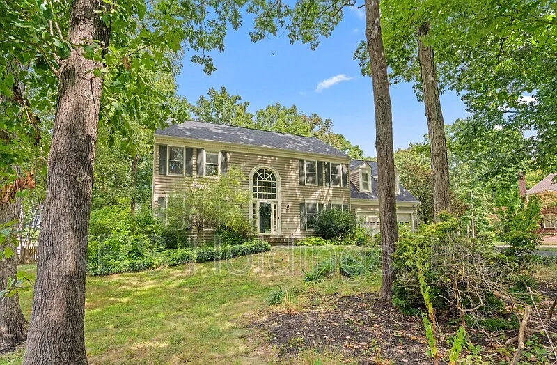 7 bed, 4.0 bath, 5158 sqft, $5,000 — Photo 2