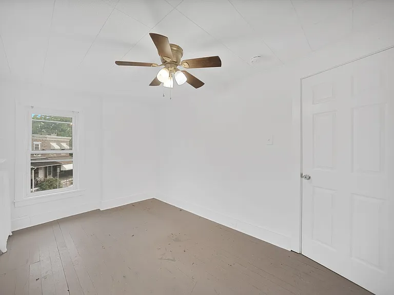 958 Queen St — Photo 18