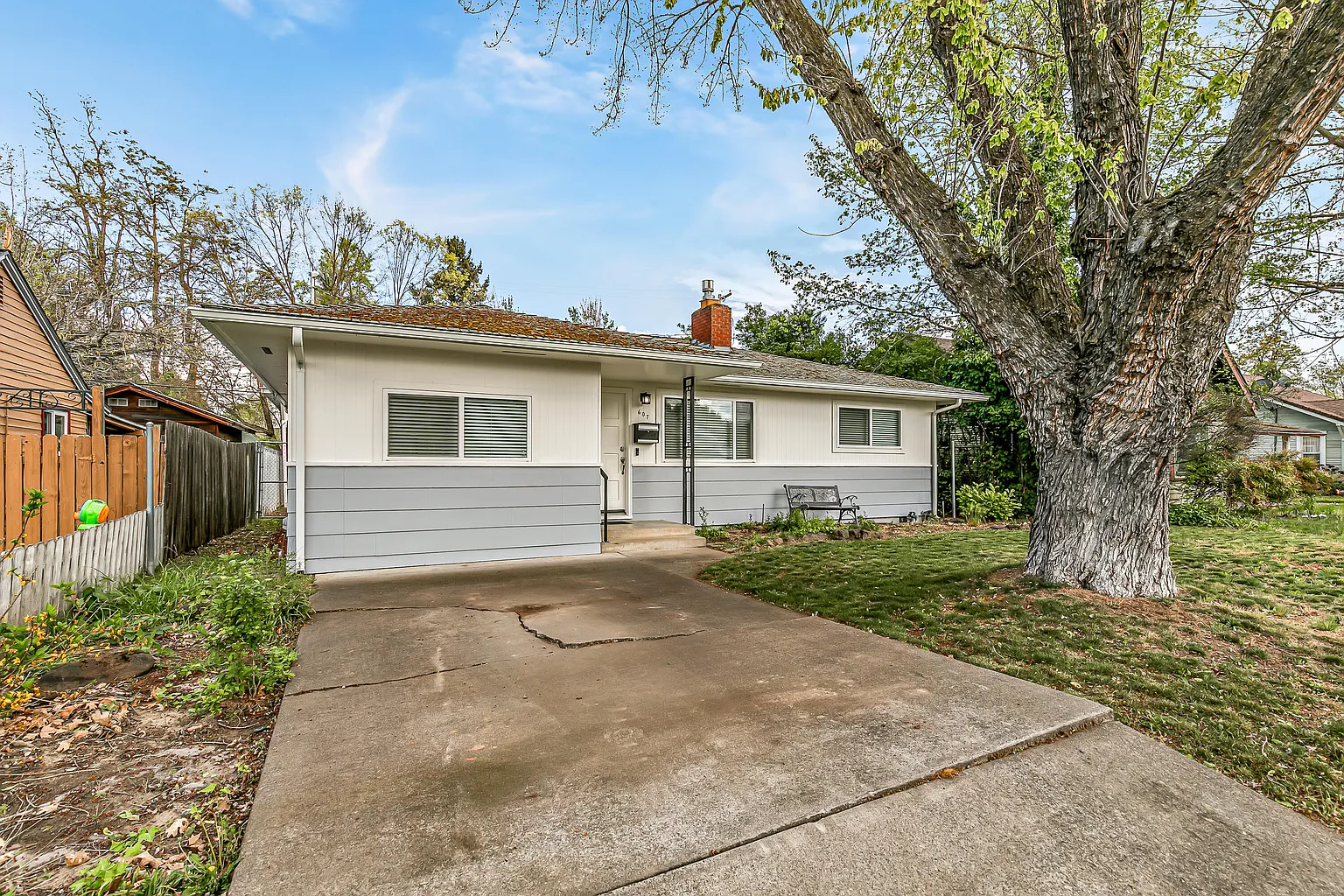607 S Ivy St photo 1