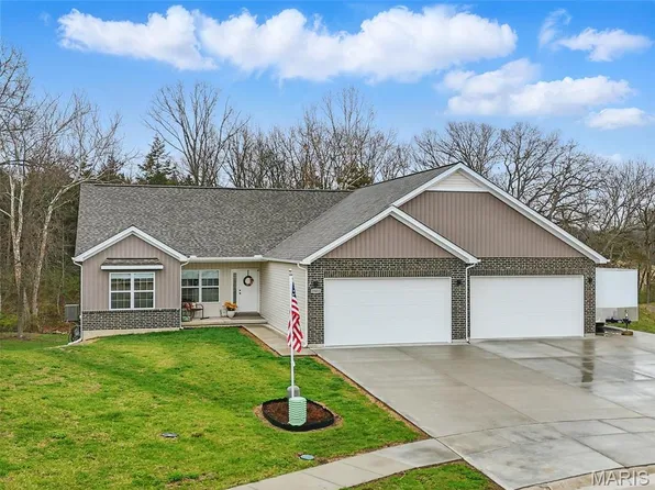 19011 Pinckney Manor Ct, Warrenton, MO 63383