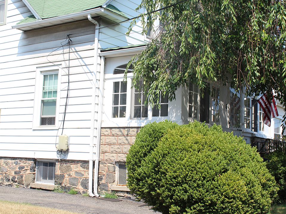 2nd image of 6-8 Maple Ave
