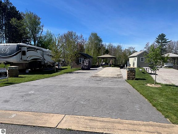 2nd image of 6100 Larson Rd SW