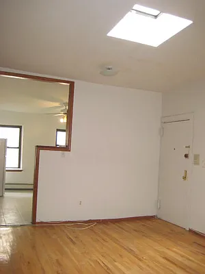 Rented by MCR Realty | media 9