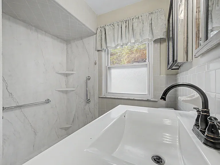 21236 Outer Dr — Photo 22