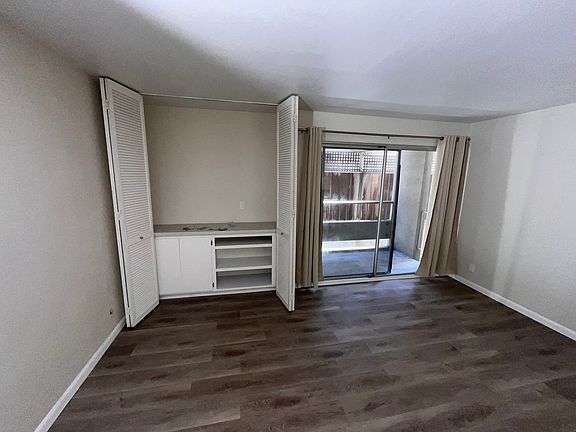 3rd image of 300 Vernon St APT 6