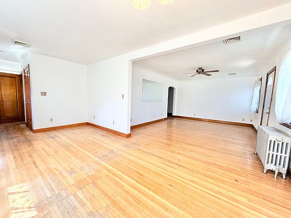 4th image of 608 N Shabbona St