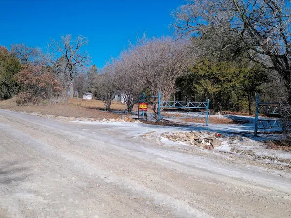 2059 Orchard Rd, Bowie, TX 76230