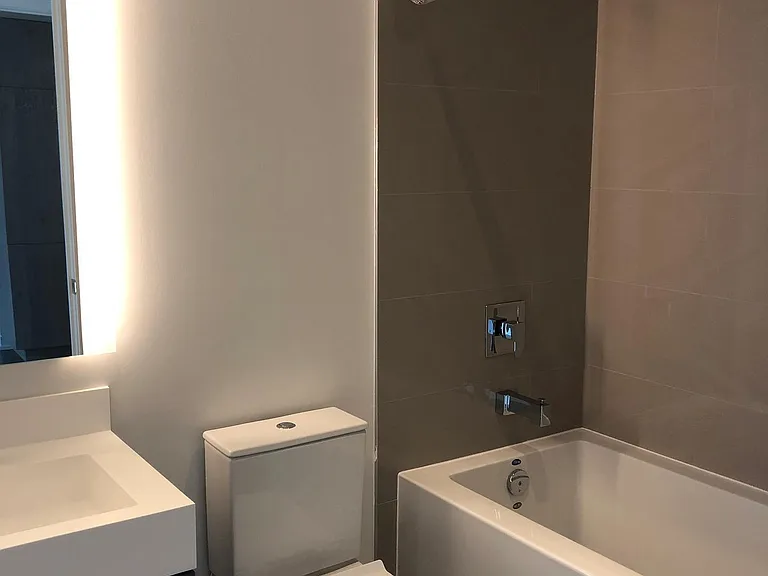 1 Yorkville Ave #2201 — Photo 9