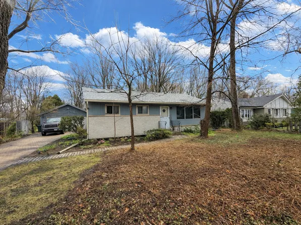 210 Hill Ave, Glen Ellyn, IL 60137