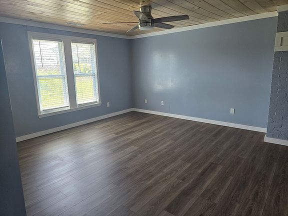3rd image of 360 W 2nd St #2