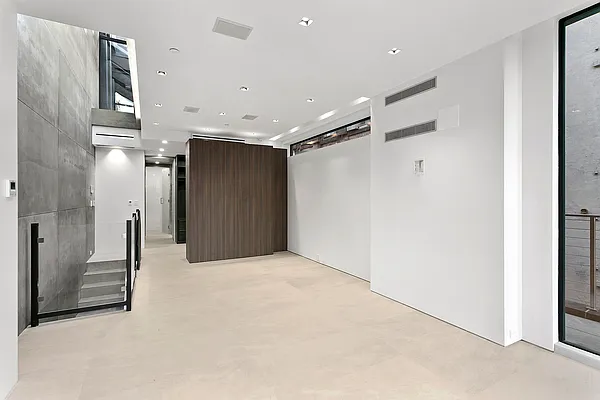 Rented by Compass | media 78