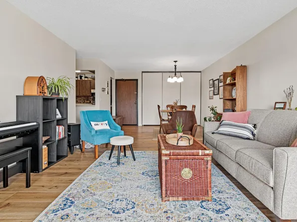1871 Silver Bell Rd APT 309, Eagan, MN 55122