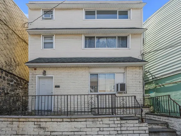 319 68th St, Guttenberg, NJ 07093