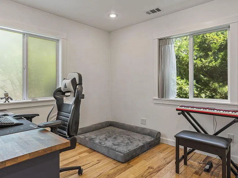 266 Highland Ave — Photo 17